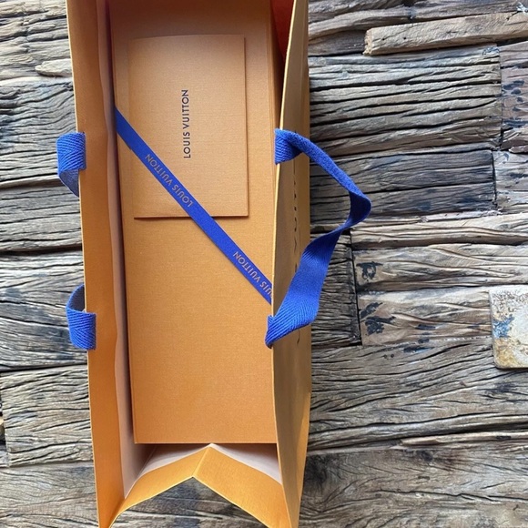 Original Louie Vuitton Bumbag. Perfect condition has never been used. - Picture 2 of 5